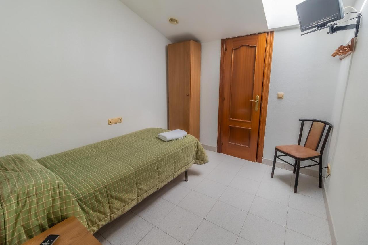Hostal - Restaurante La Buena Villa By Vivere Stays Villalonquéjar エクステリア 写真