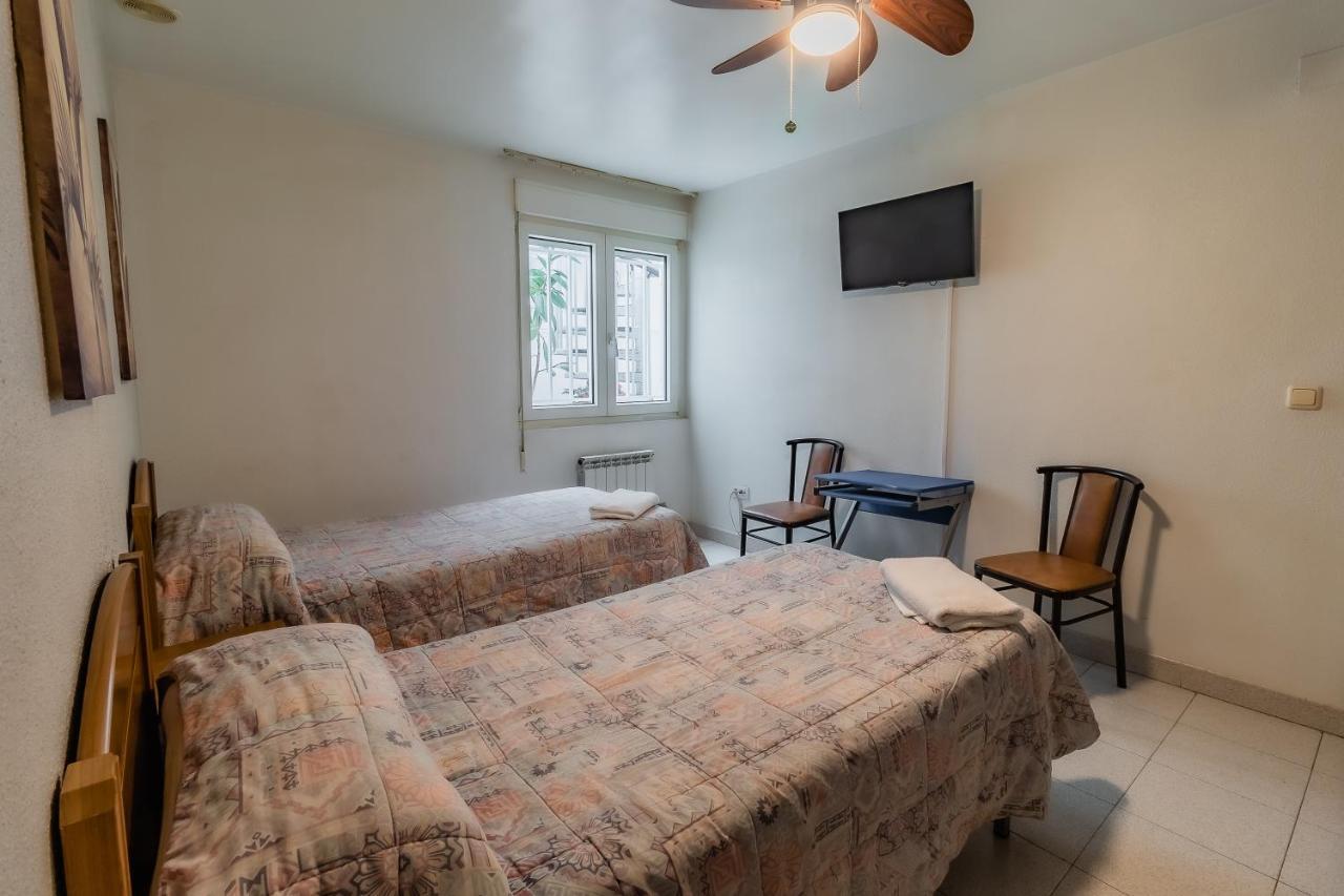 Hostal - Restaurante La Buena Villa By Vivere Stays Villalonquéjar エクステリア 写真