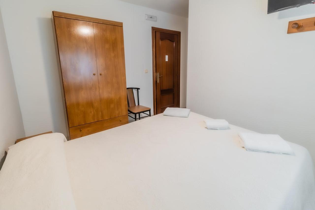 Hostal - Restaurante La Buena Villa By Vivere Stays Villalonquéjar エクステリア 写真