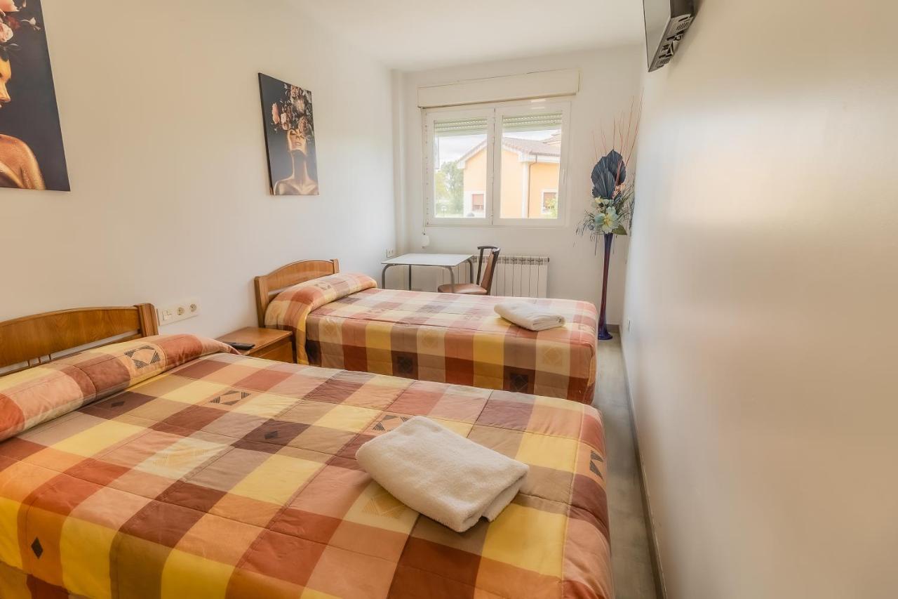 Hostal - Restaurante La Buena Villa By Vivere Stays Villalonquéjar エクステリア 写真