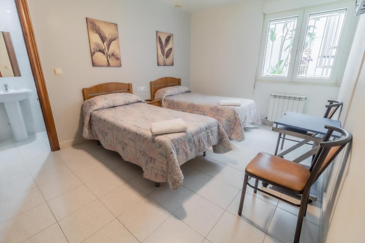 Hostal - Restaurante La Buena Villa By Vivere Stays Villalonquéjar エクステリア 写真