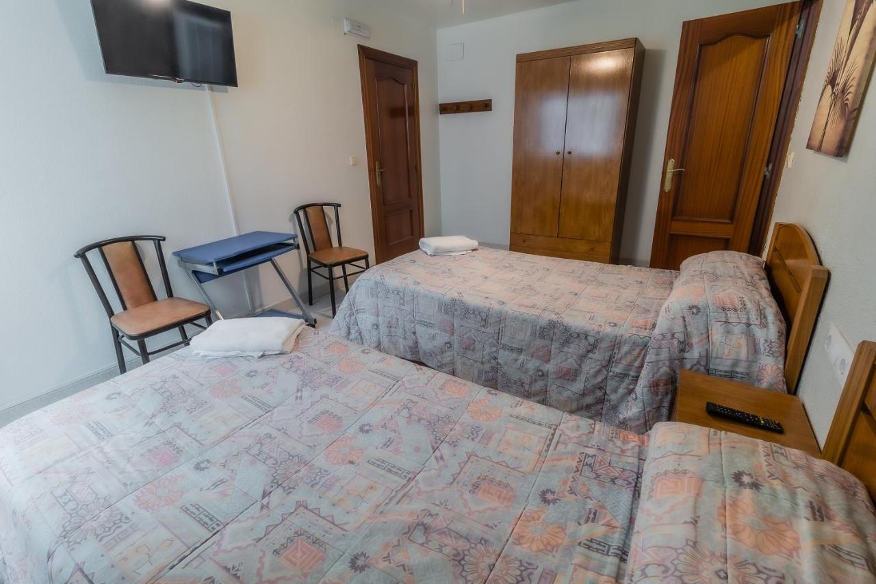Hostal - Restaurante La Buena Villa By Vivere Stays Villalonquéjar エクステリア 写真