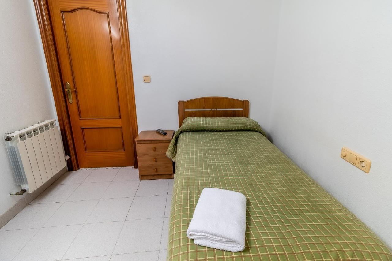 Hostal - Restaurante La Buena Villa By Vivere Stays Villalonquéjar エクステリア 写真