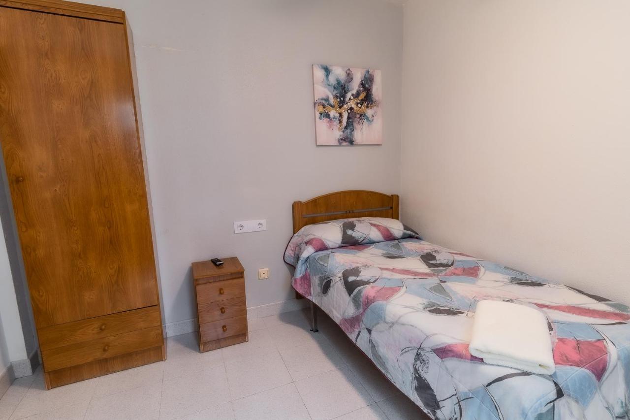 Hostal - Restaurante La Buena Villa By Vivere Stays Villalonquéjar エクステリア 写真