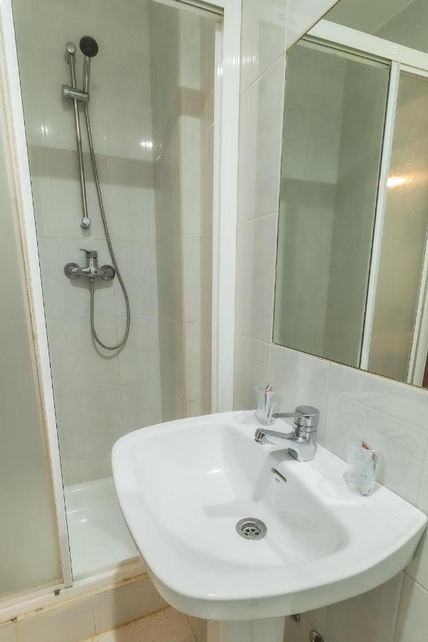 Hostal - Restaurante La Buena Villa By Vivere Stays Villalonquéjar エクステリア 写真