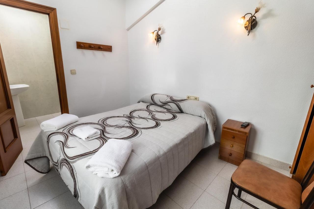 Hostal - Restaurante La Buena Villa By Vivere Stays Villalonquéjar エクステリア 写真