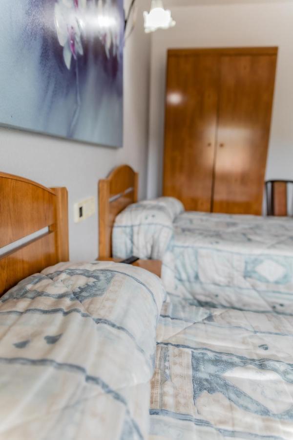 Hostal - Restaurante La Buena Villa By Vivere Stays Villalonquéjar エクステリア 写真