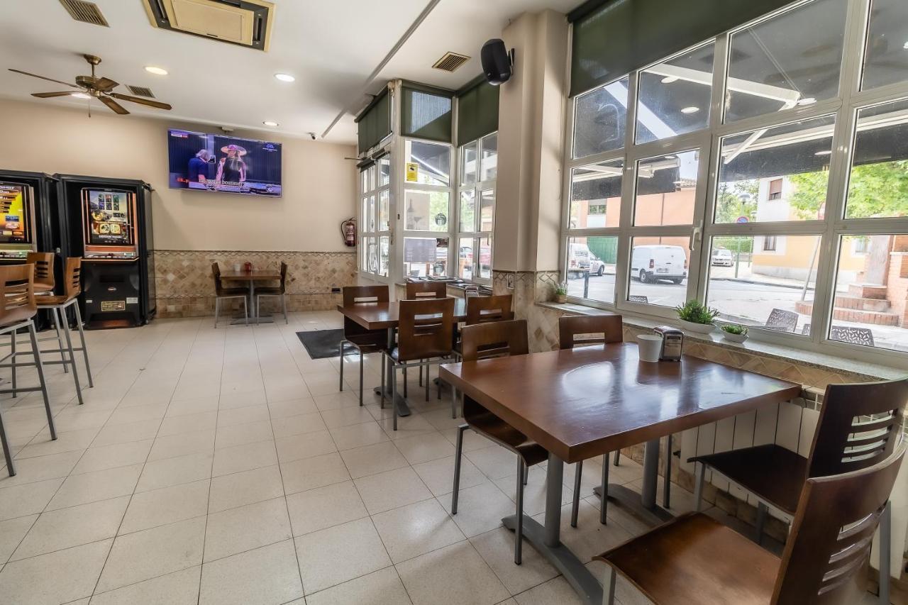 Hostal - Restaurante La Buena Villa By Vivere Stays Villalonquéjar エクステリア 写真