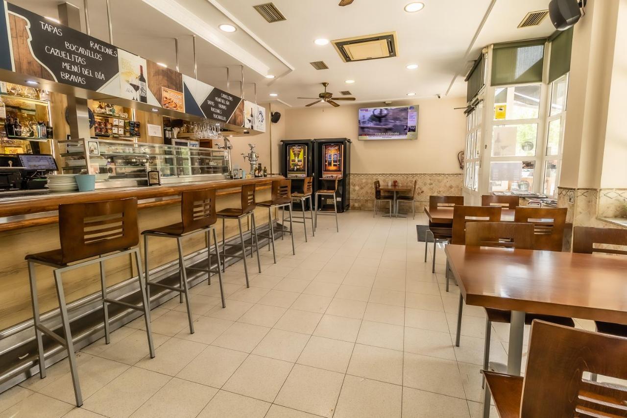 Hostal - Restaurante La Buena Villa By Vivere Stays Villalonquéjar エクステリア 写真