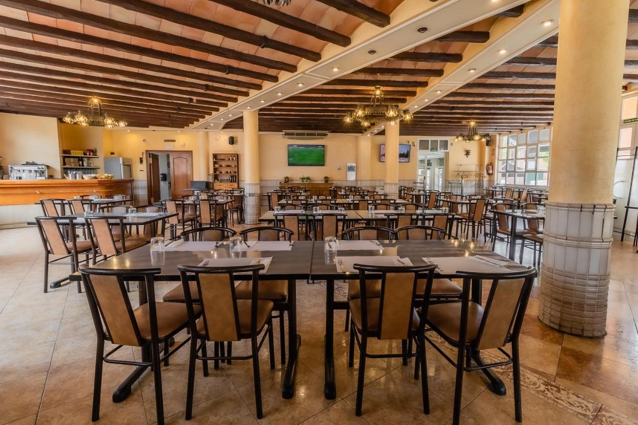 Hostal - Restaurante La Buena Villa By Vivere Stays Villalonquéjar エクステリア 写真