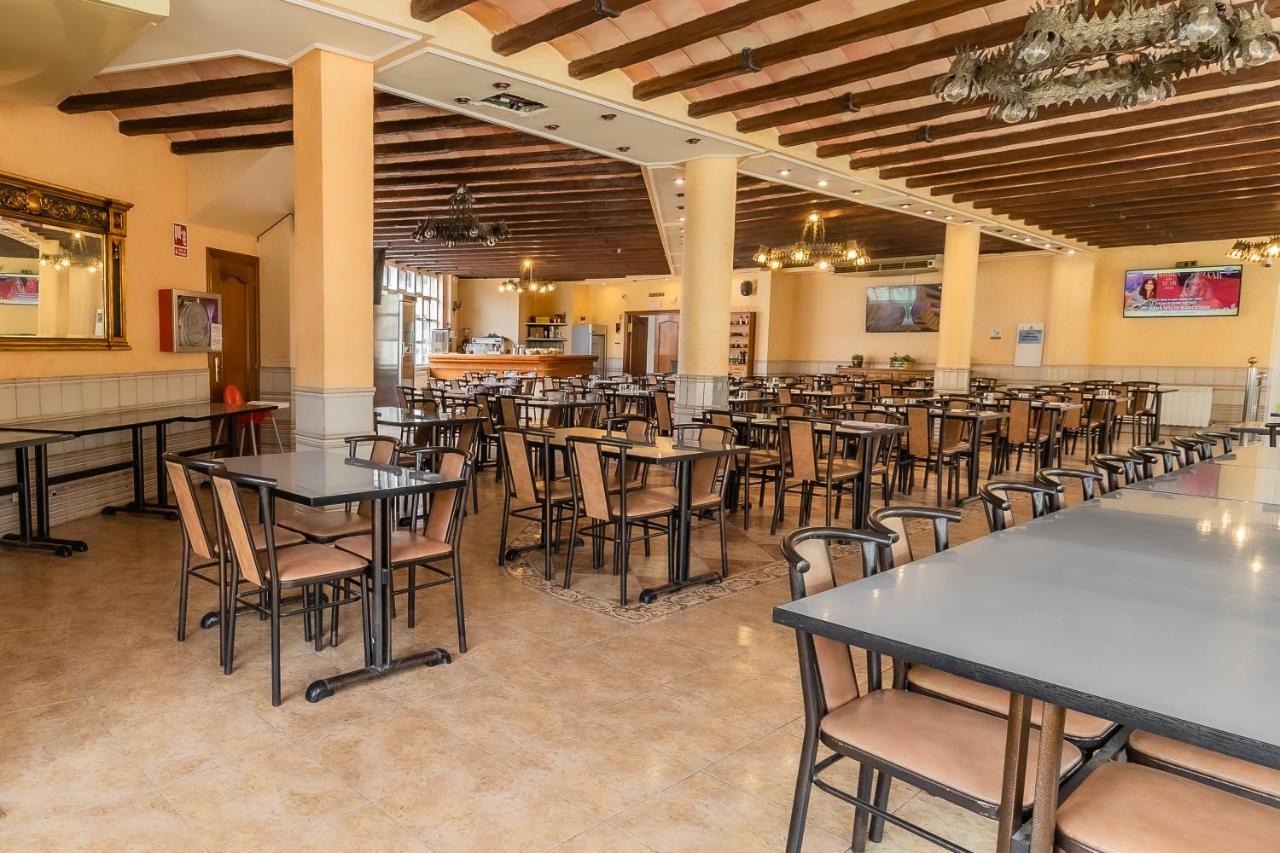 Hostal - Restaurante La Buena Villa By Vivere Stays Villalonquéjar エクステリア 写真